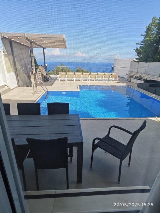 Gold Pearl Maggie Sea View Villa