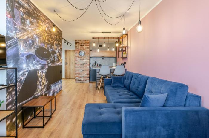 Spodek Light Apartment by BookingHost