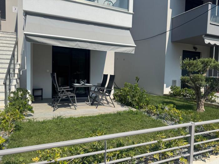 Erato 9-4 Apartment Pool Access
