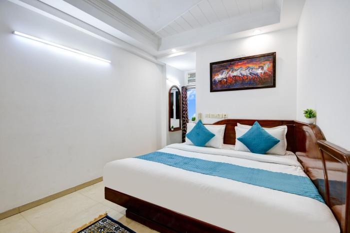 Hotel Chanchal Deluxe -A Unit Of Nihar Hotels-Just 2 minutes Walking Distance From New Delhi Railway Station