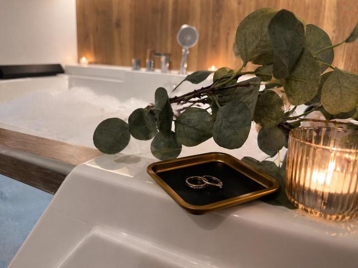 Romantyczny Apartament M35 z Prywatnym Jacuzzi i Dużym Łóżkiem