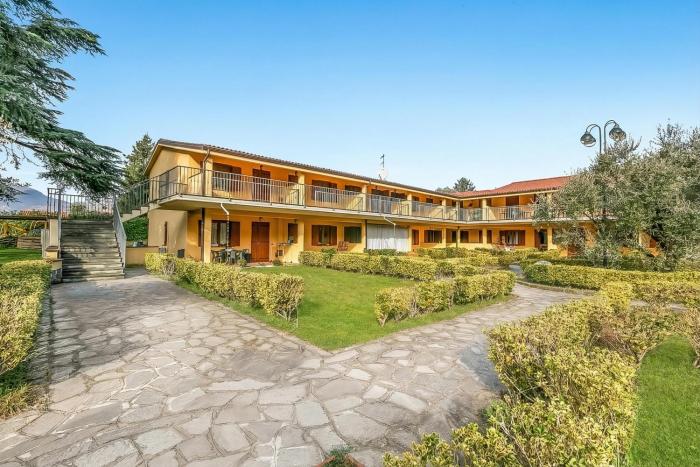 Residence La Perla with Shared Pool