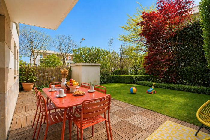 Family Apartment near Disneyland with AC, Garden & Parking