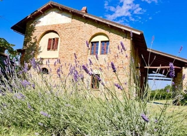 Relaxing room with pool near Acqui Terme
