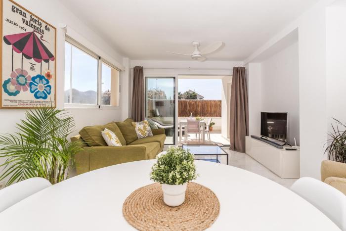 Beautiful Apartment, 350m from the Arenal beach, sleeps 6, private covered parking, 2 outdoor terraces