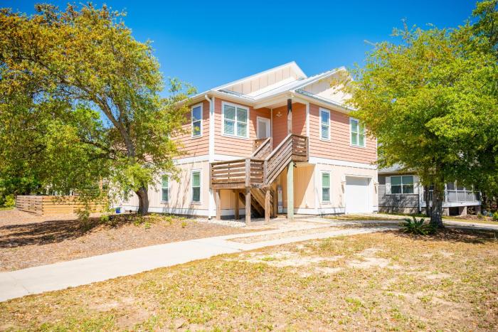 Peach Pit by Oak Island Accommodations
