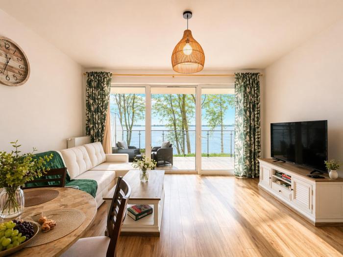 Zegrze Lake Apartament VIRIDIAN z widokiem na jezioro, tarasem i parkingiem