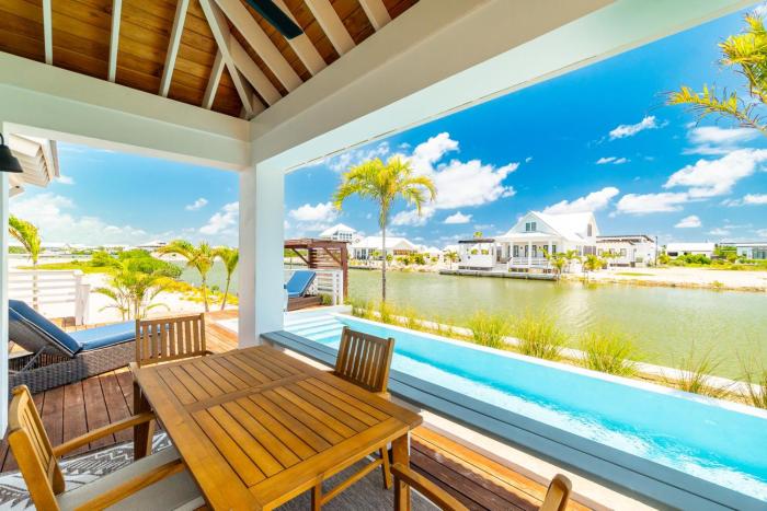 Amber Glow and Mistico Beach Club plus Boat Shuttle