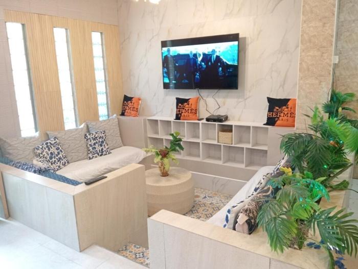 Comfortable 2-Story Home for Families & Groups