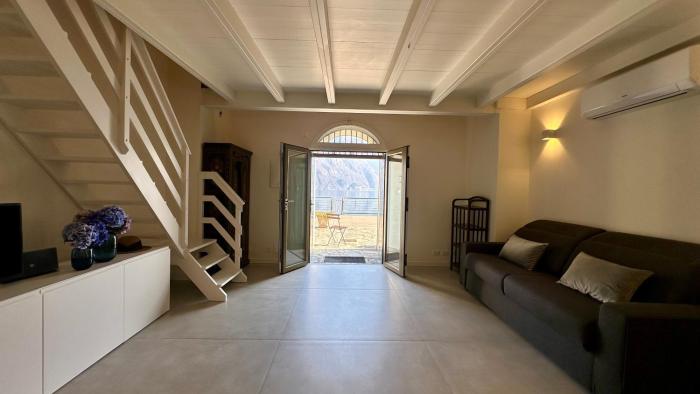Lakefront Exclusive Apartment with pool