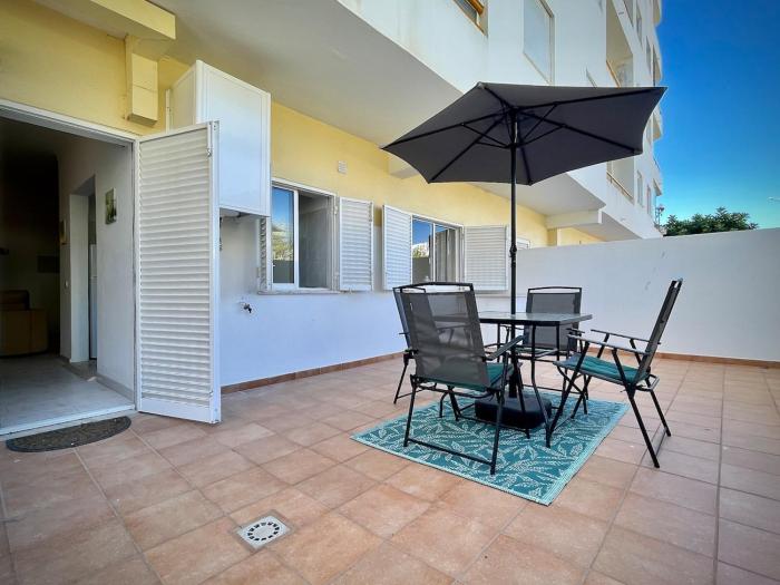 Apt FS - 20 meters from beach