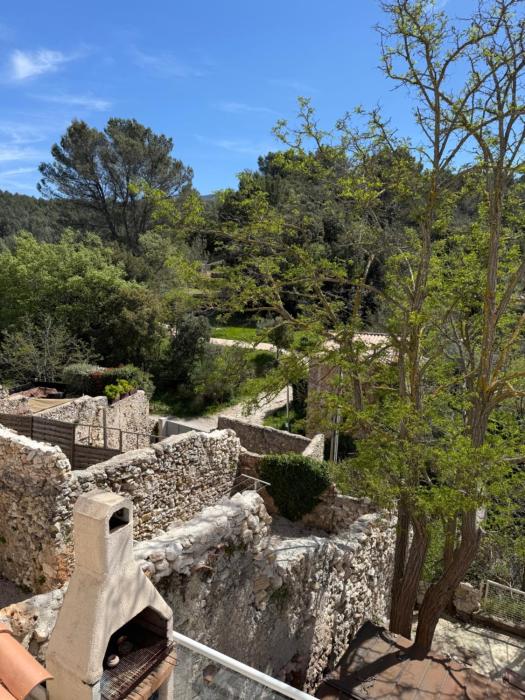 Villa avec vue sur les collines, jardin, calme 6prs