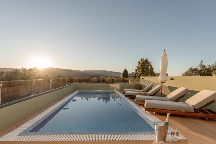Elaiotopos Luxury Living Suites