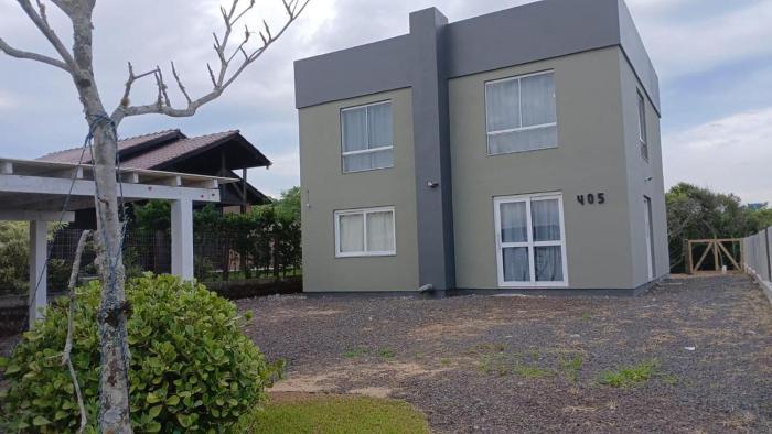 Bela Casa em meio a natureza e perto do mar