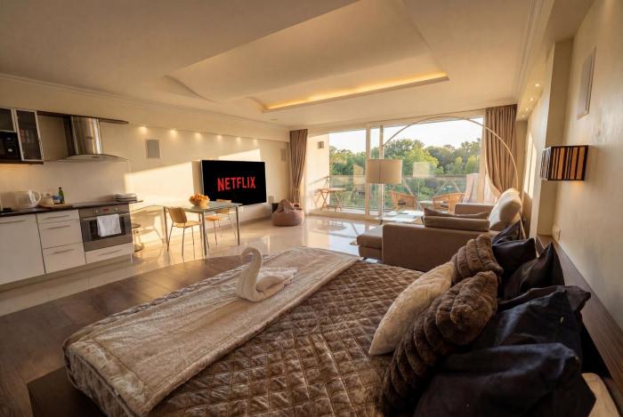 Sauna Penthouse with City Views and Free Parking - Riga