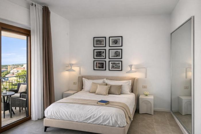 ROOF and SKY ROOM LUXURY in SORRENTO CENTER