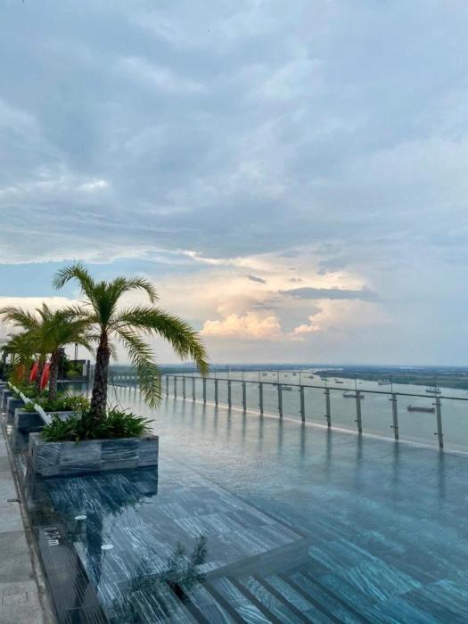 Luxury Sky89 in District 7 w City Views, Pool and Gym