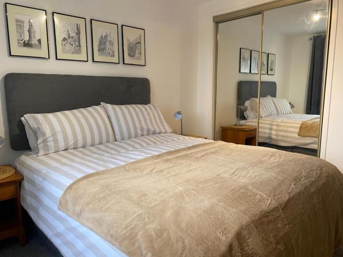Heather Nook, free private parking, near Raigmore Hospital