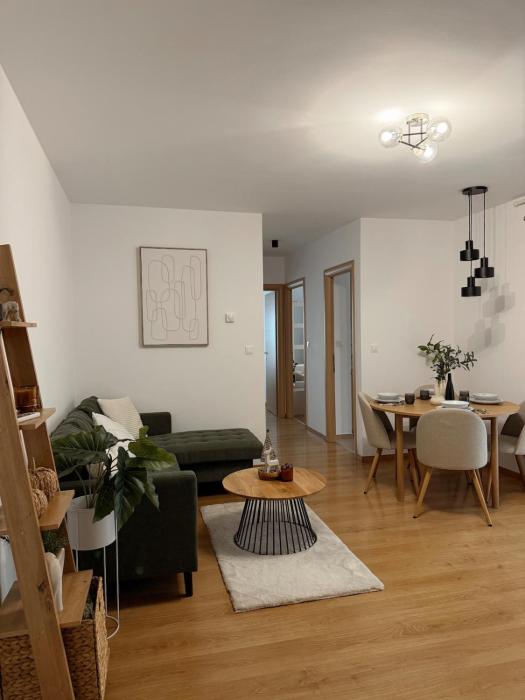 Stylish 2 Bedroom Apartment - Free Parking - Self Check-in