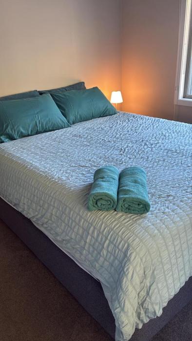 Cozy home near Westgate shopping centre and Royal reserve