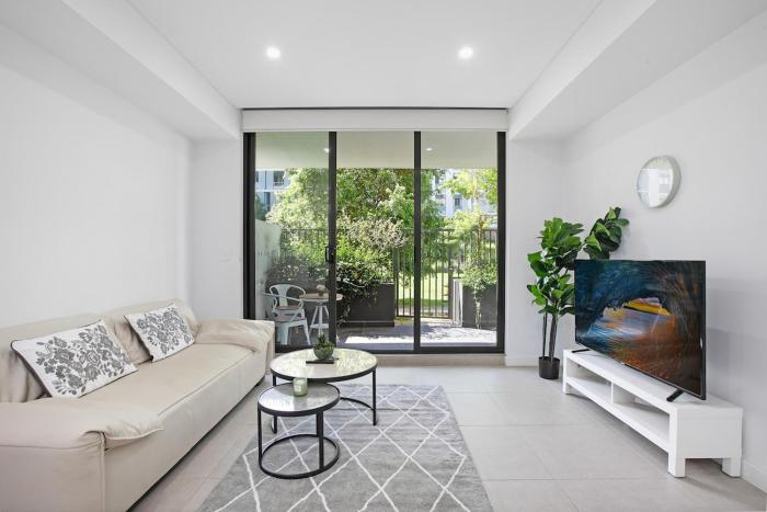 Sunny 1 Bedroom Retreat with Parking in Botany