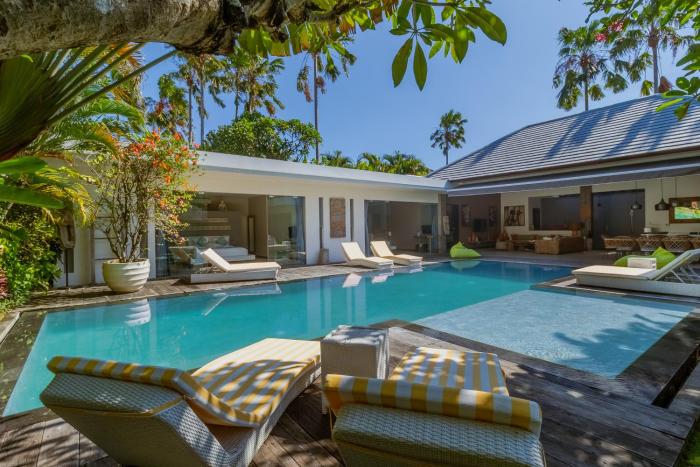 4 BR Villa with pool, central location Seminyak