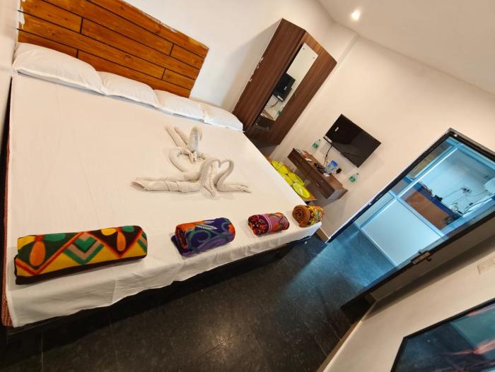 skywayrooms Nearby Indira Gandhi Statue 3 km Rock Beach 3km jipmer Hospital,6 km Paradise Beach opposite Kamachi Non Veg restaurant