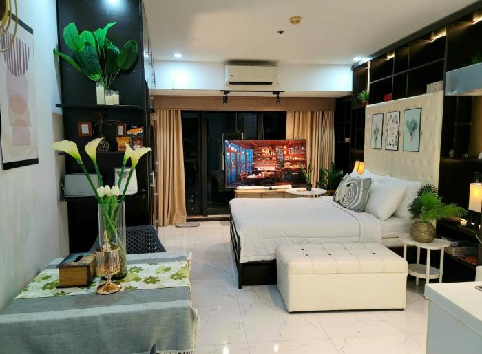 Incredible Makati Studio Unit w Stunning view & 65 TV