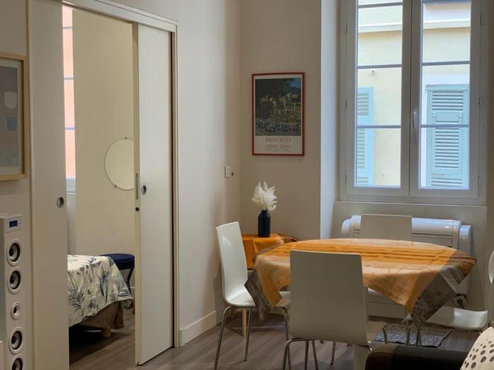 Charming air-conditioned apartment-Prime location in old Nice