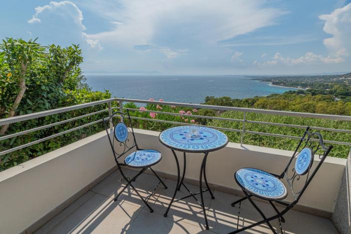 Villa Artemis, sea front