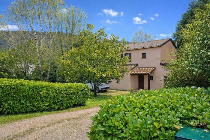 Maison climatisée avec piscine privée et jardin