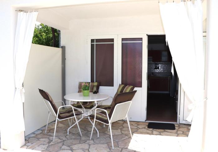 A 5 apartment with terrace garden and sea view