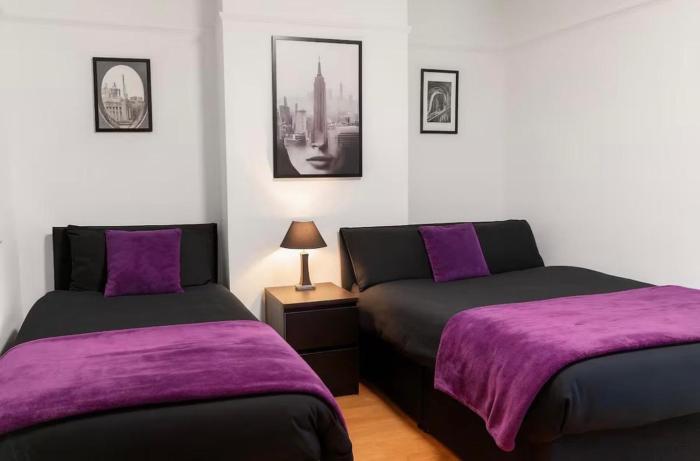 House Sleeps 10 with Enclosed Garden