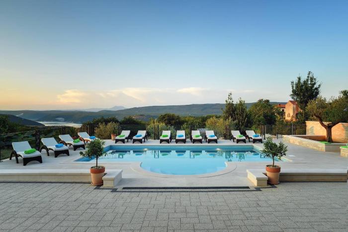 Villa Rachele with Sea View and Private Pool by Istrabook