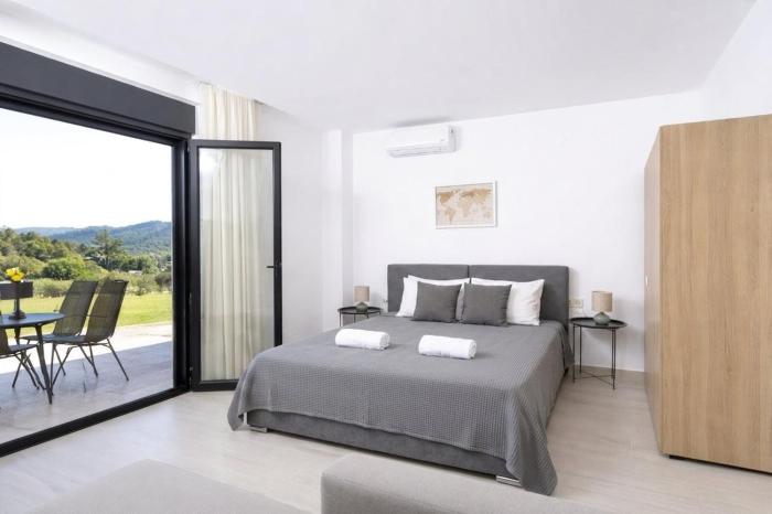 Hilltop Apartment 9