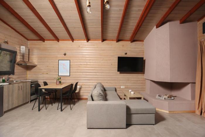 Hilltop Chalet 3