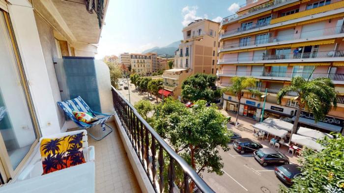 39PP - Agréable 2P plein centre de Menton avec balcon