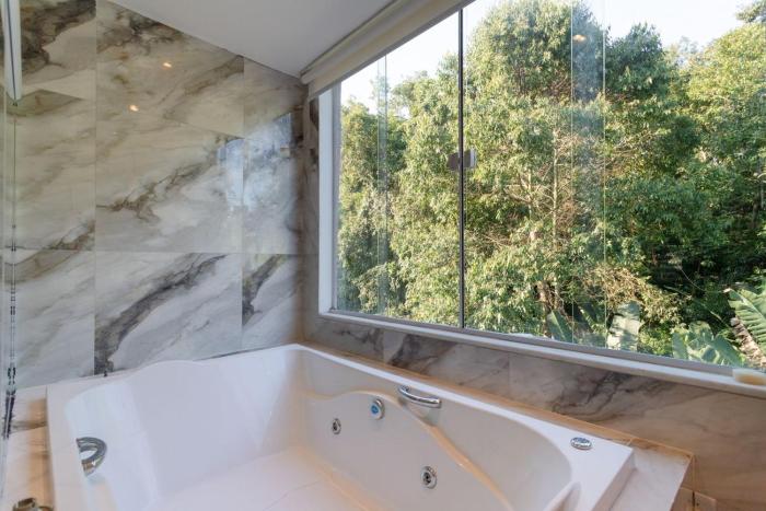 Casa Climatizada com Hidromassagem em Jacarepagua