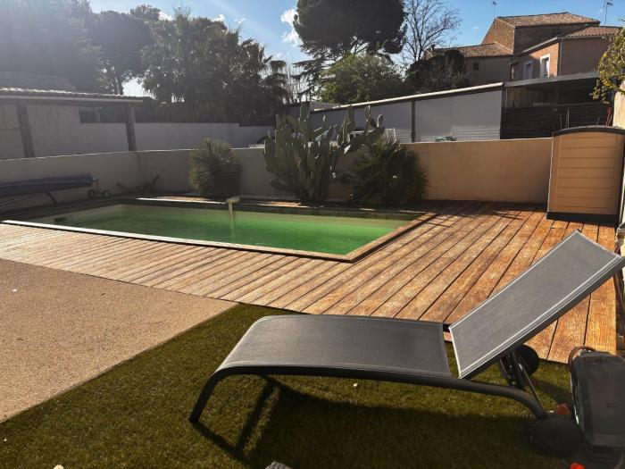 Beau Logement avec Piscine chauffée