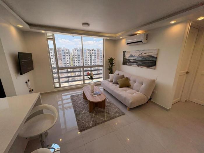 Skyline Oasis Luxury 2BR with Pool Near Beach