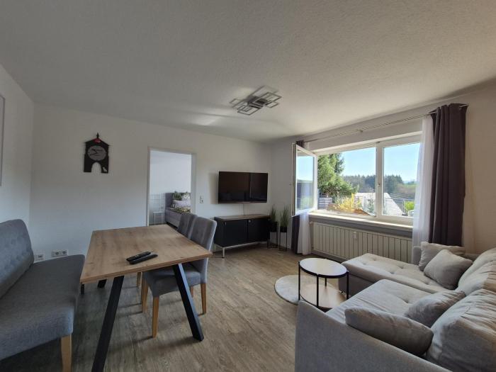 Ferienwohnung FeWo Ausblick Rottweil , eigener Zugang , große Terrasse , Carport , Fahrradgarage