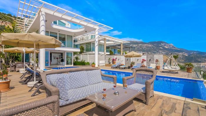 Luxury Villa with Sea View and Private Pool