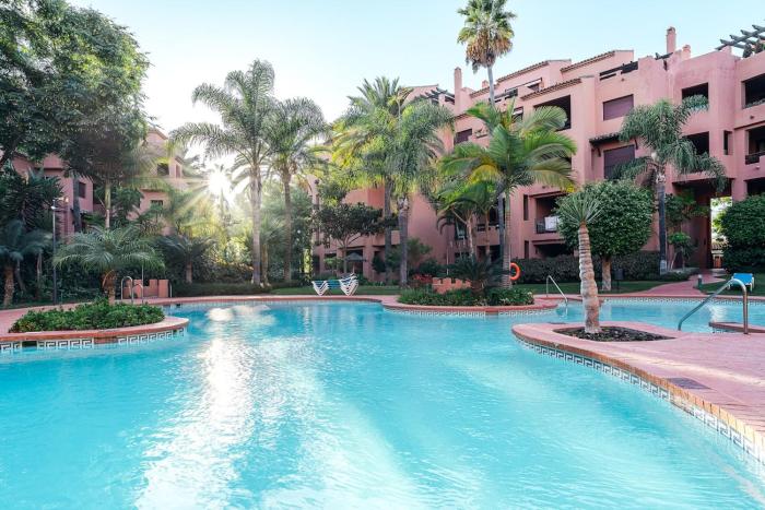 Superb Family Friendly Apt Short Walk to Beach