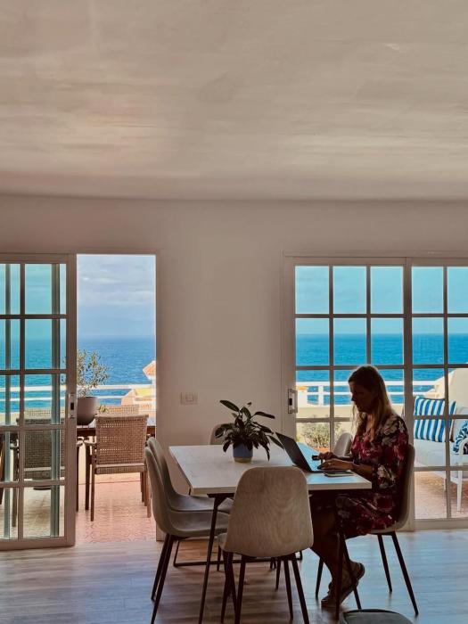 Ocean front spacious family apartment