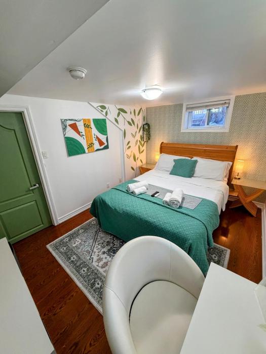 Private room near subway & shops
