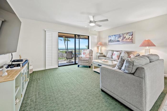 #512 Sanibel Moorings Gulf Front