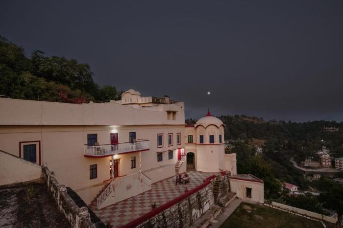 Padm Lakshmi Niwas - The Palace Arki