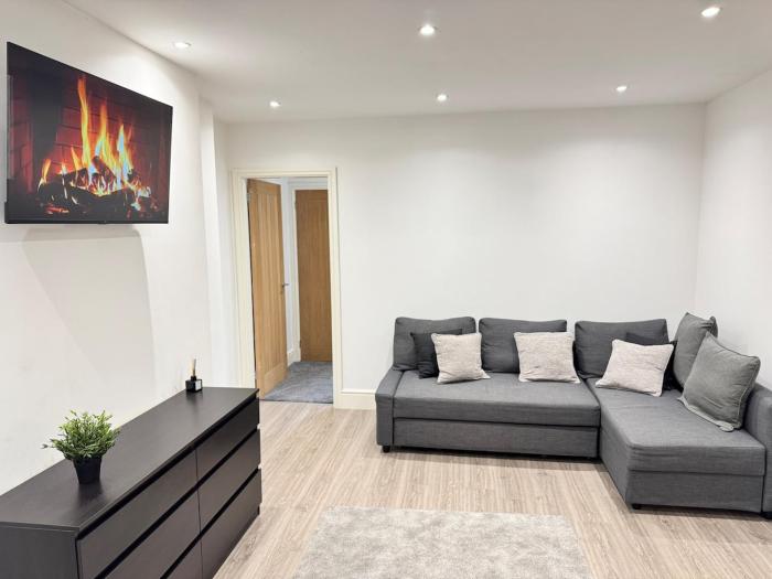 Parking, Self-Check in, Modern Home 3 Bedrooms