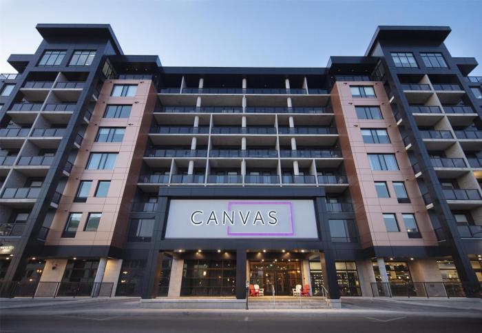 Canvas Moncton, Tapestry Collection By Hilton