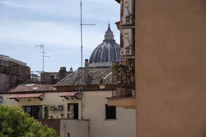 Vatican Boutique Apartment St. Peter Dome View